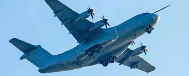 Средний транспортный самолет «Юнь-15» ВВС НОАК