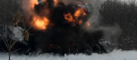 Дрон отследил, как танк ВСУ спрятался в "нору", где его и уничтожили