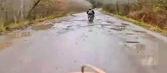 Дрон настиг боевика ВСУ, ехавшего на мотоцикле