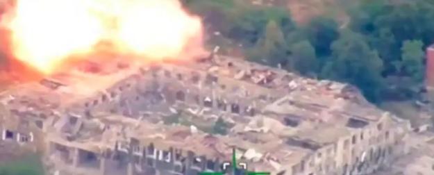 Появилось видео массового налета "Гераней" на пункт дислокации ВСУ Появилось видео массового налета "Гераней" на пункт дислокации ВСУ