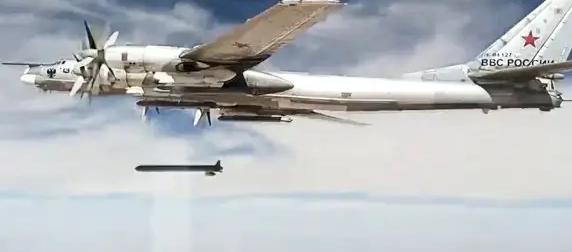 Опубликованы кадры погони F-16 ВСУ за модернизированной ракетой Х-101