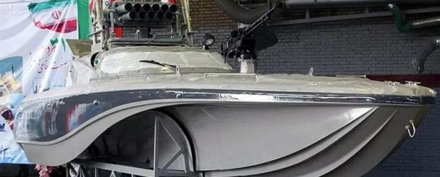 Стаи из сотен катеров флота Ирана будут "рвать в клочья" суда нарушителей