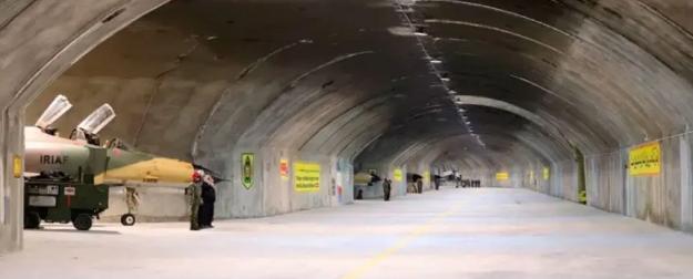 На подземных авиабазах Ирана спрятаны сотни "Фантомов", МиГов и БПЛА