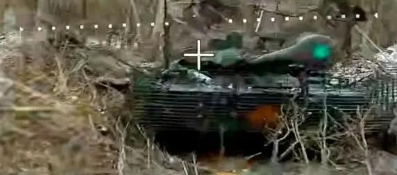 Французские колесные танки AMX-10CR снова стали жечь на передовой