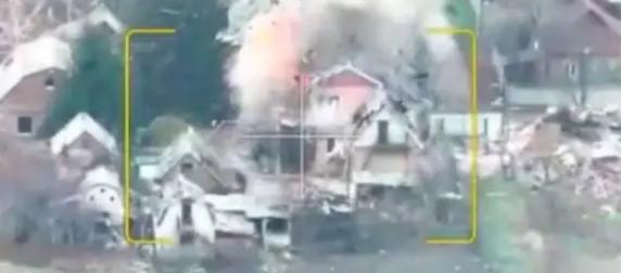 Российские дроны и артиллерия разнесли пункт управления коптерами R-18