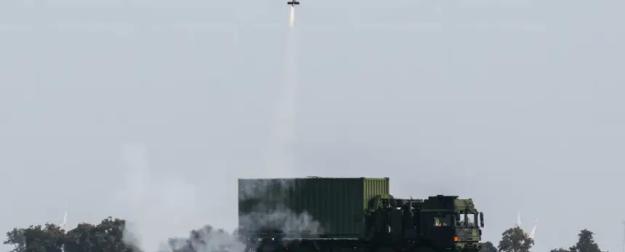 Rheinmetall FV-014: контейнерный ударный БПЛА, который запускают с грузовика на ходу