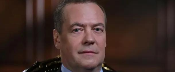 Военный психоз «имбецила»: в России высмеяли министра обороны Бельгии Военный психоз «имбецила»: в России высмеяли министра обороны Бельгии