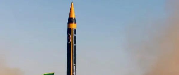 Иранская ракета "Хорремшехр-4" может обрушить "дождь" из 80 зарядов Иранская ракета "Хорремшехр-4" может обрушить "дождь" из 80 зарядов
