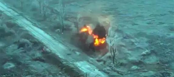 Гусеничный дрон подорвал опорник ВСУ, сбросив на его крышу мины ТМ-62