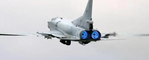 Ту-22М3 отомстил за «Паутину», разбомбив буровую «Таврида» Ту-22М3 отомстил за «Паутину», разбомбив буровую «Таврида»