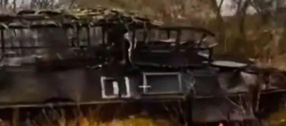 Колесный американский БТР M1117 попал в западню и был сожжен дронами