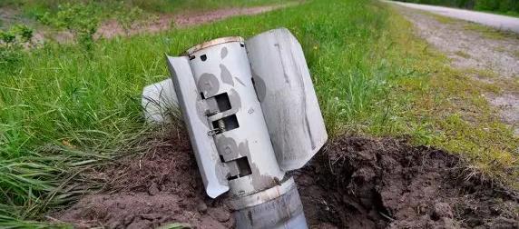 Появилось видео взрыва реактивной установки БМ-27 "Ураган" ВСУ Появилось видео взрыва реактивной установки БМ-27 "Ураган" ВСУ