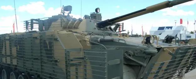 Наводчик с позывным "Добрый" высоко оценивает боевую мощь БМП-3 Наводчик с позывным "Добрый" высоко оценивает боевую мощь БМП-3