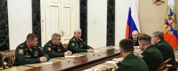 «Старая система не справилась». Путин омолодил руководство Минобороны