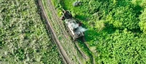 Появилось видео снайперского сброса, уничтожившего ИМР на базе Leopard 1 Появилось видео снайперского сброса, уничтожившего ИМР на базе Leopard 1