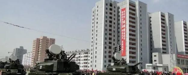 Северная Корея удивляет своей напоминающей "Шилку" зенитной самоходкой Северная Корея удивляет своей напоминающей "Шилку" зенитной самоходкой