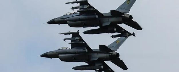 Украинские F-16, спасаясь от наших «Кинжалов», скрываются в румынском небе Украинские F-16, спасаясь от наших «Кинжалов», скрываются в румынском небе