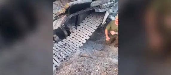 Два подорвавшихся один за другим на минах Т-64ВСУ сняли на видео