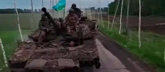 Десантники показали, как вывезли в тыл трофейную шведскую БМП CV90 Десантники показали, как вывезли в тыл трофейную шведскую БМП CV90