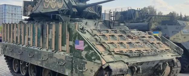 "Неуязвимые" M2 Bradley ВСУ горят, у них отлетают башни и лопаются корпуса