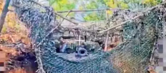 Оператор с позывным "Гид" сжег британскую САУ AS-90 прямо в ее "логове" Оператор с позывным "Гид" сжег британскую САУ AS-90 прямо в ее "логове"