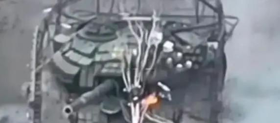 Российский дрон за секунду превратил Т-72 в огненный гейзер