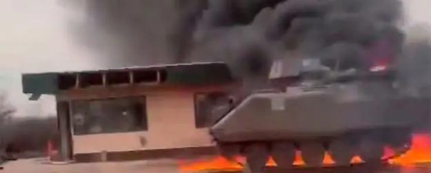 Боевики ВСУ показали, насколько плохая проходимость у броневика MaxxPro Боевики ВСУ показали, насколько плохая проходимость у броневика MaxxPro