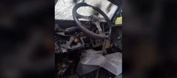 Выпотрошенный дронами итальянский броневик Iveco LMV сняли на видео Выпотрошенный дронами итальянский броневик Iveco LMV сняли на видео