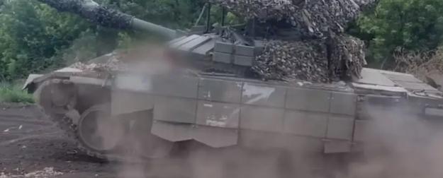 Танкисты ЮВО уничтожили бронетранспортер и пункт временной дислокации ВСУ