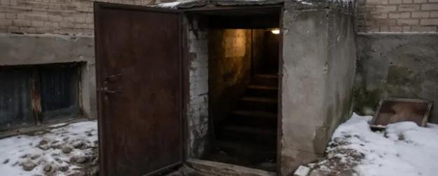 Подвал страха: ВСУ прятались от дронов за мирными жителями