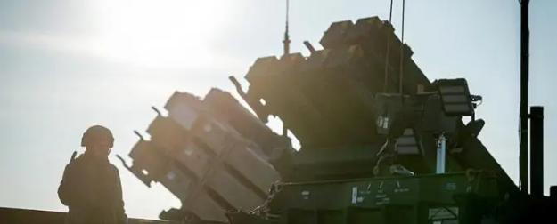 Зеленский позорит американский Patriot, подставляя его под «Искандеры» Зеленский позорит американский Patriot, подставляя его под «Искандеры»