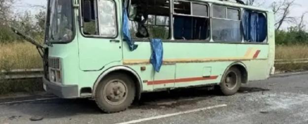 ВСУ ударили по пассажирскому автобусу в ЛНР и обстреляли Донецк ракетами