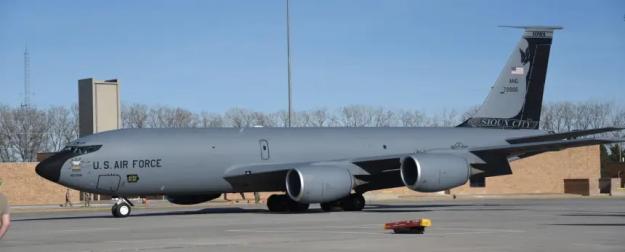 «Уникальная катастрофа»: почему упал американский самолет-заправщик КС-135