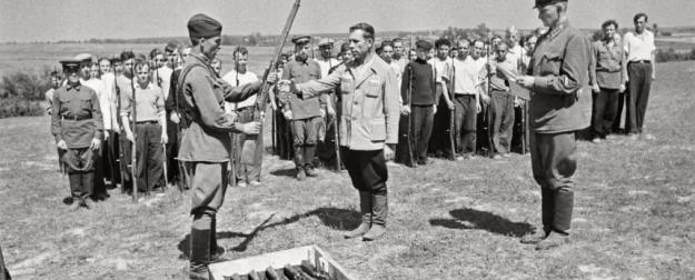 Не по приказу, а по зову сердца: как создавалось народное ополчение в 1941
