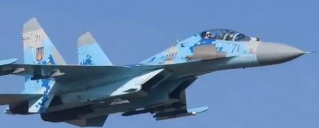 Су-27 ВСУ - носитель бомб JDAM-ER и Hammer удалось сжечь на земле Су-27 ВСУ - носитель бомб JDAM-ER и Hammer удалось сжечь на земле