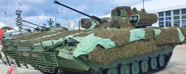 Боец с позывным "Полосатый" с товарищем угнал вражескую инженерную машину