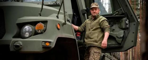 У ВСУ впервые замечены американские "носатые" автомобили FMTV A2