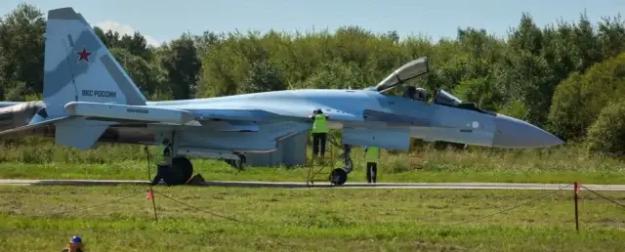 Опаснее «невидимки»: на Западе назвали преимущества Су-35С перед F-35