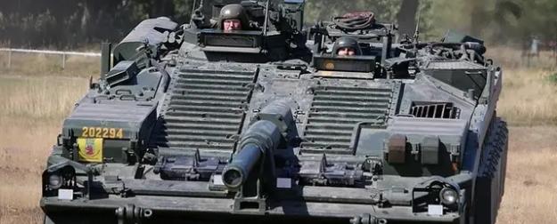 Самый необычный танк в мире - шведский безбашенный Strv 103 сожгли у ВСУ