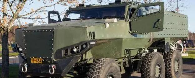 Украинские неонацисты получили от финнов редкие неказистые броневики