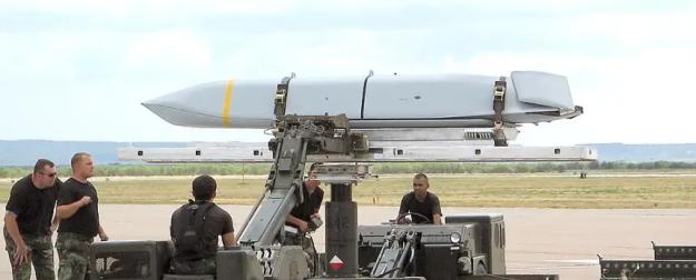 Новейшие американские стелс-ракеты AGM-158 JASSM сбиваются ПВО Ирана