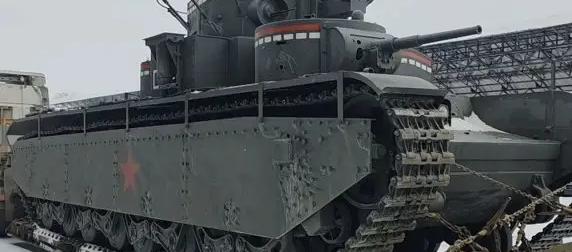 В Музей Вадима Задорожного доставили "сухопутный крейсер" - танк Т-35
