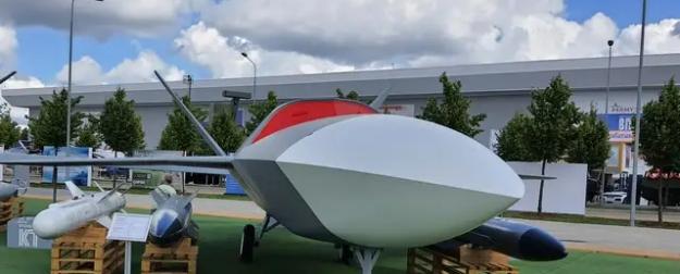 7-тонный беспилотник "Гром" может стать "ведомым" Су-34 и Су-57