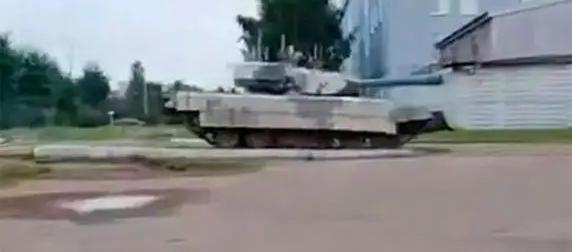 Новейший российский роботизированный танк "Штурм" впервые сняли на видео Новейший российский роботизированный танк "Штурм" впервые сняли на видео