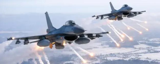 Пентагон в панике: США возвращают легендарный F-16 после серии крушений
