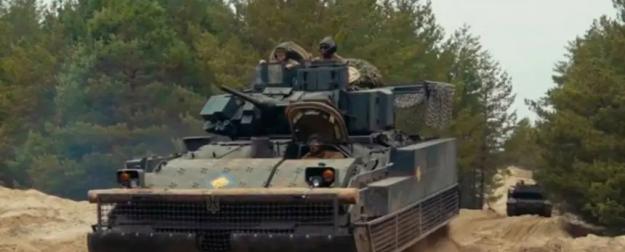 Американскую БМП Bradley на Украине "модернизировали" установкой бревна