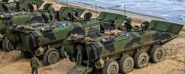 Боевая машины-амфибия ACV КМП США