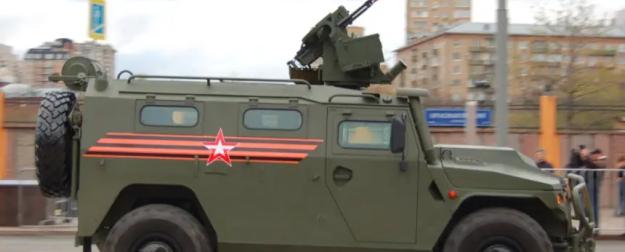 Водитель "Тигра" с позывным Саратов ценит свою машину за живучесть