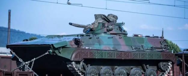 Снаряд "Краснополь" разнес на мелкие части бывшую югославскую БМП М-80А