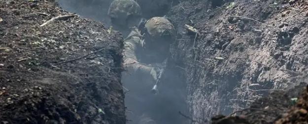 Пехота ВСУ пыталась уйти из Купянска и полегла под огнем «нациков» Пехота ВСУ пыталась уйти из Купянска и полегла под огнем «нациков»